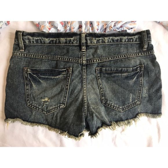 Distressed denim shorts - Picture 5 of 8